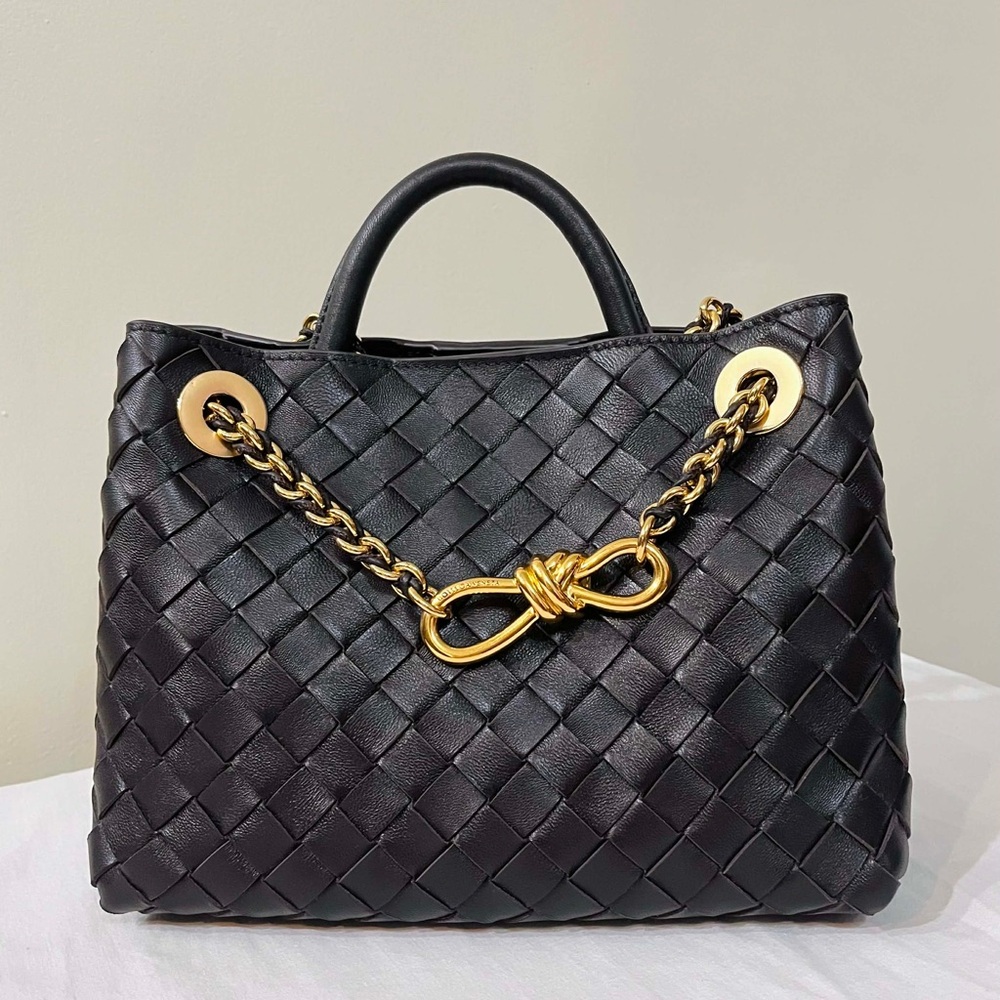 Bottega Veneta Andiamo Small in black Color with Gold Chain